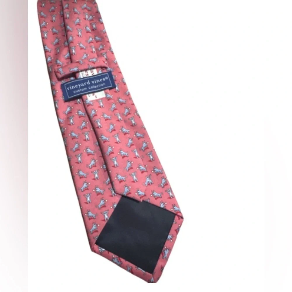 Vineyard Vines 100%silk bulls & bears necktie